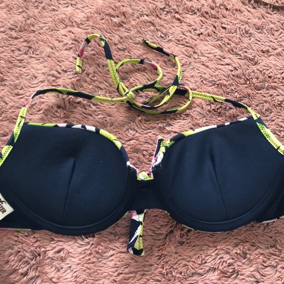 Hollister Bathing suit top - Picture 2 of 3